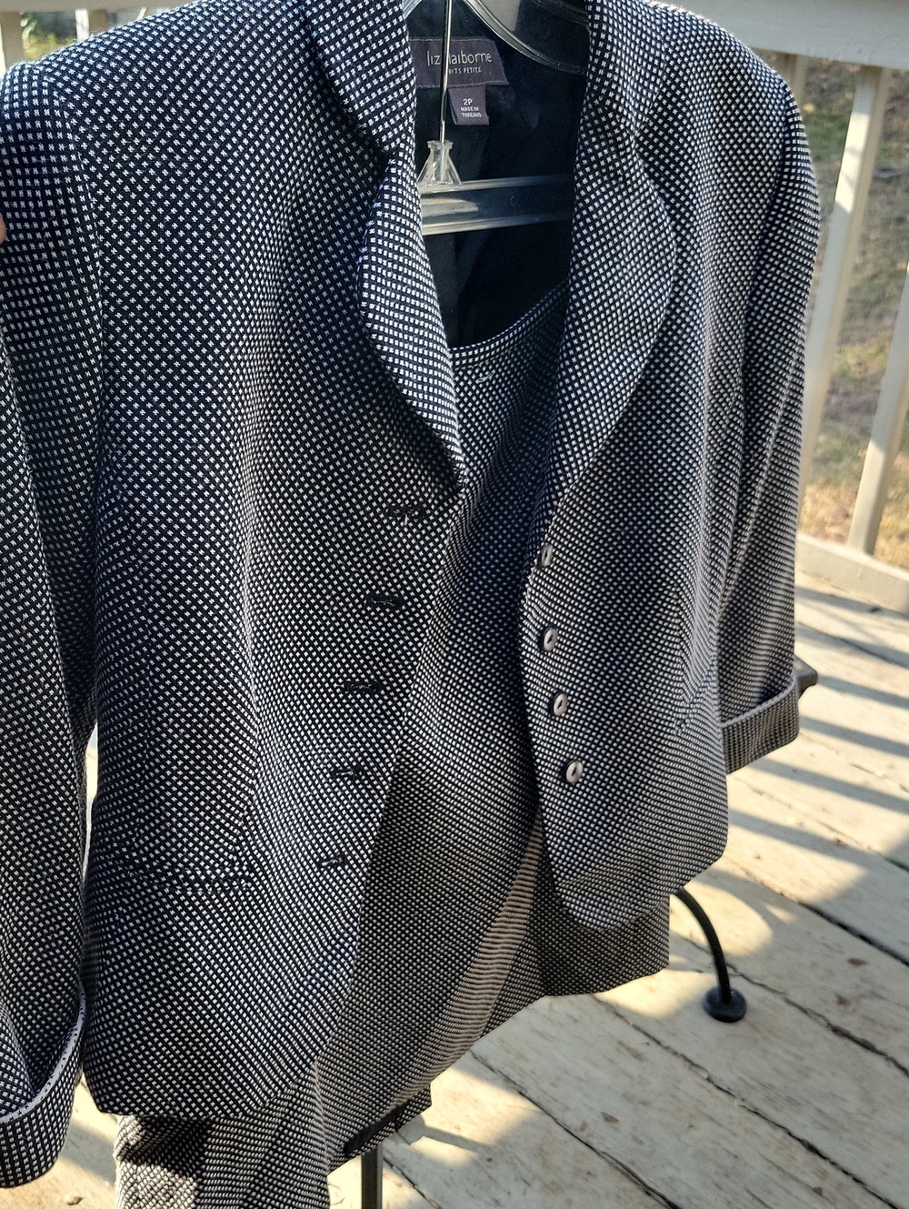 Womens Sleek Stylish Skirt Suit.Size 2p.Black And White Print!